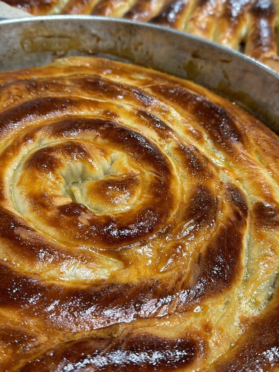 Tepside el açması su böreği